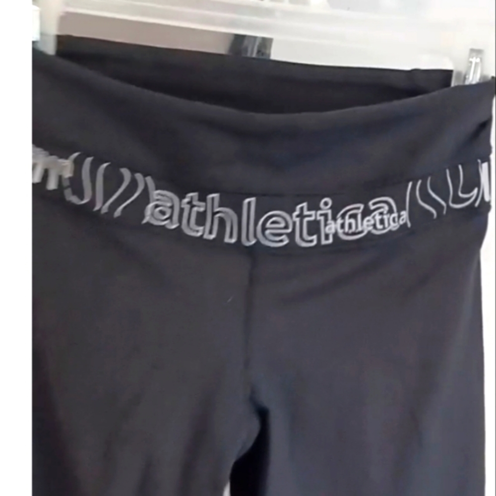 Lululemon black reflective capri size 2